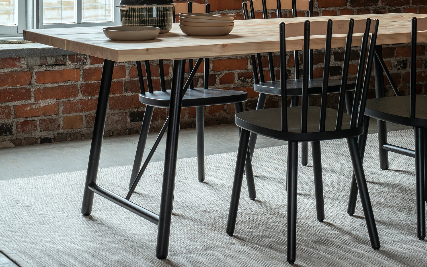 Front and Piena dining set, pine-black, for 6