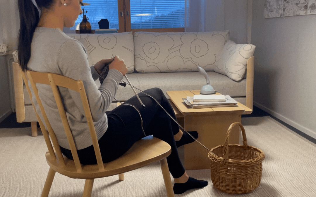 Piena -nojatuoli, musta puu