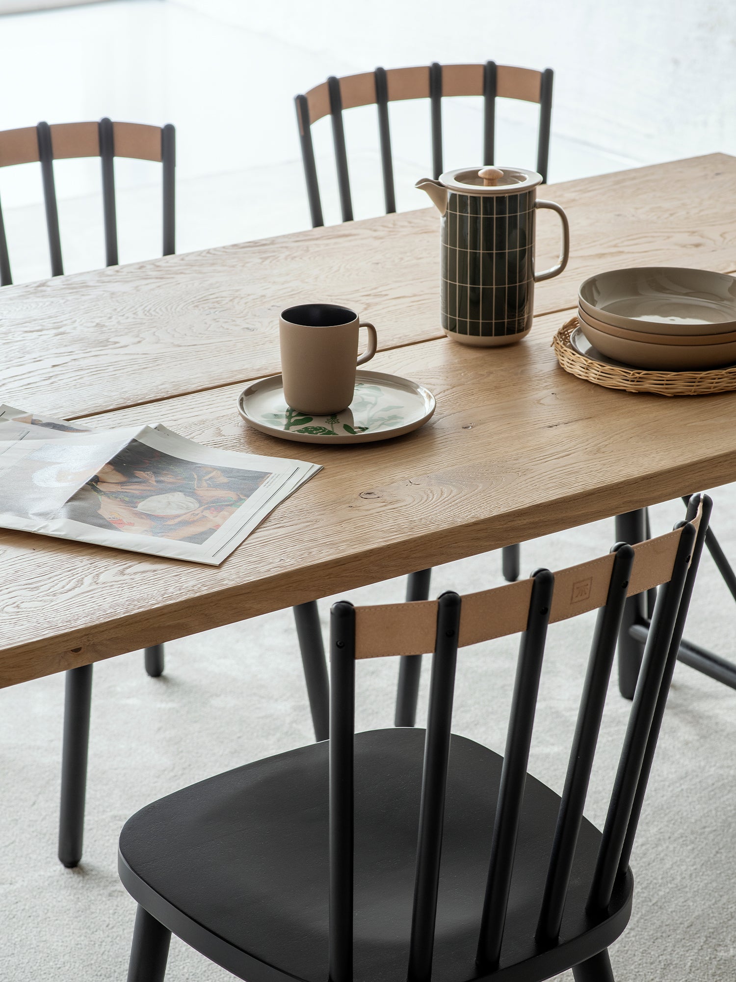 Sisustus_Front-poyta_Piena-tuolit_ruokailu