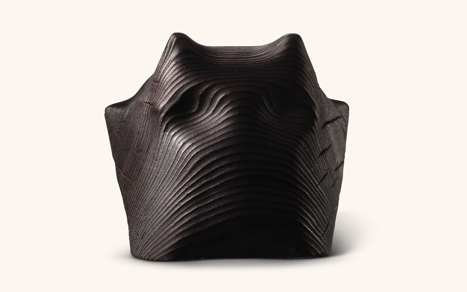 Hiisi -figuuri, musta puu