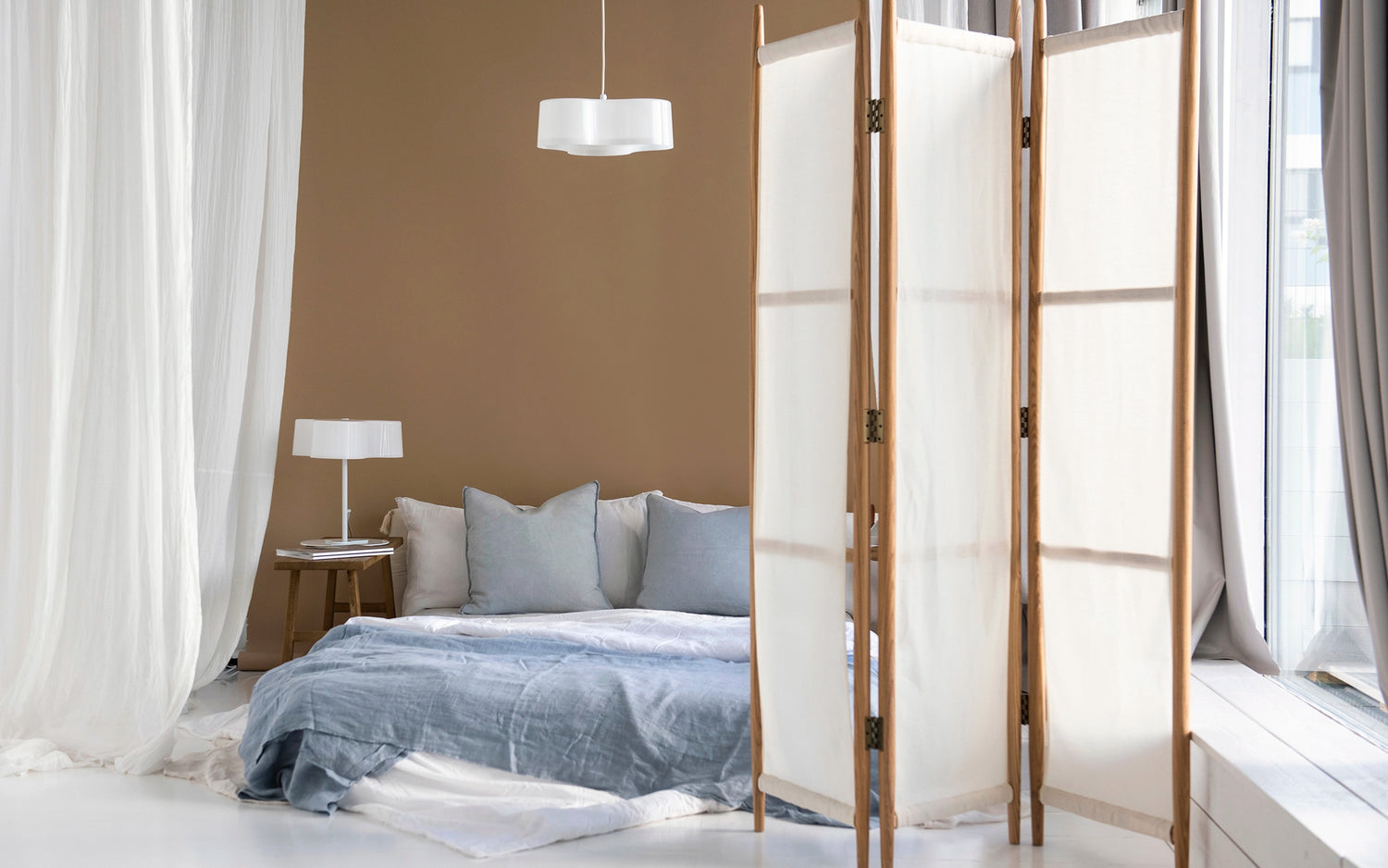 Triple 400 -pöytävalaisin, valkoinen