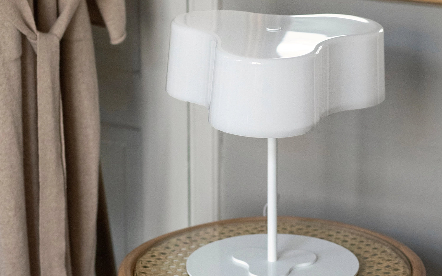 Triple 400 -pöytävalaisin, valkoinen