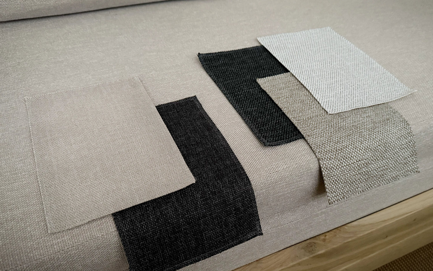 Kangasnäyte Day&Night -vuodesohvaan