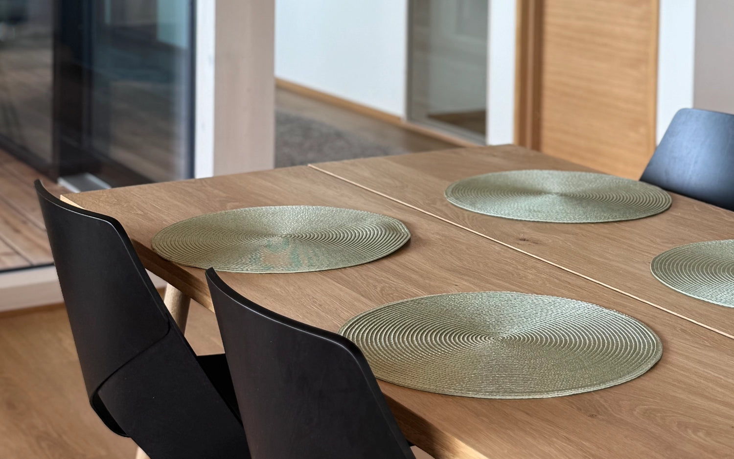 Front and Limi dining set, oak-black, for 4